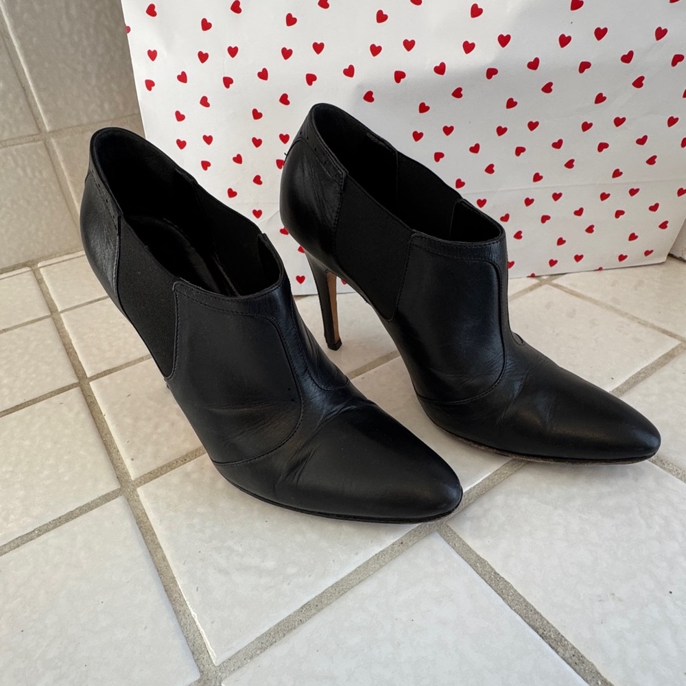 Manolo Blahnik Black Pointed-Toe Leather Ankle Booties - Women - Picture 8 of 8
